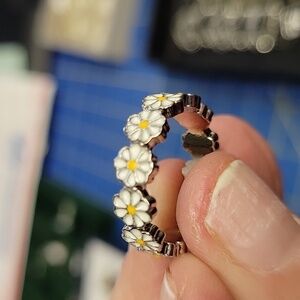 Daisy Flower Enamel Silver Tone Ring Size 7 Adjustable